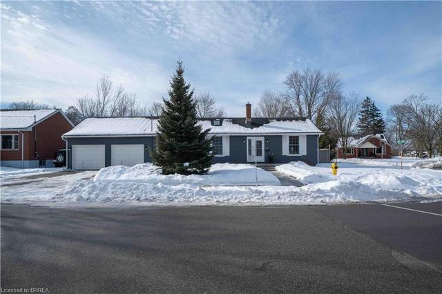 64-66 St Andrew Street, House detached with 3 bedrooms, 1 bathrooms and null parking in Brant ON | Image 2