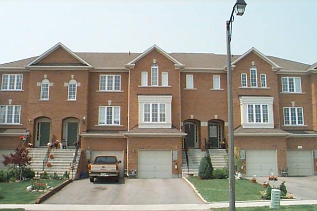 38 Lakeridge Dr, House attached with 3 bedrooms, 3 bathrooms and 3 parking in Toronto ON | Image 1