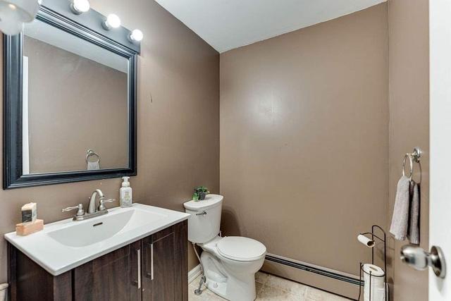 284 Browning Tr, House attached with 3 bedrooms, 2 bathrooms and 3 parking in Barrie ON | Image 3