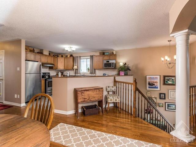 118 Castle Glen Crescent, Home with 3 bedrooms, 2 bathrooms and 6 parking in Ottawa ON | Image 9