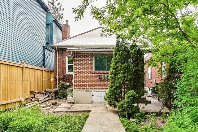 83 Clovelly Ave, House detached with 2 bedrooms, 2 bathrooms and 1 parking in Toronto ON | Image 9