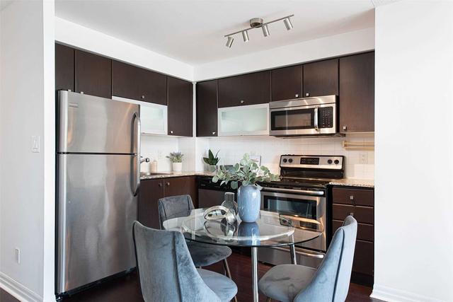 2301 - 2015 Sheppard Ave E, Condo with 1 bedrooms, 1 bathrooms and 1 parking in Toronto ON | Image 3