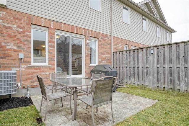 95 Lambeth Way, Townhouse with 3 bedrooms, 3 bathrooms and 2 parking in Guelph ON | Image 15