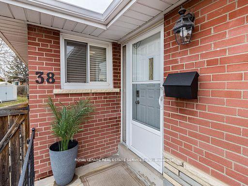 38 Rhinestone Dr, House detached with 3 bedrooms, 1 bathrooms and 5 parking in Toronto ON | Image 23
