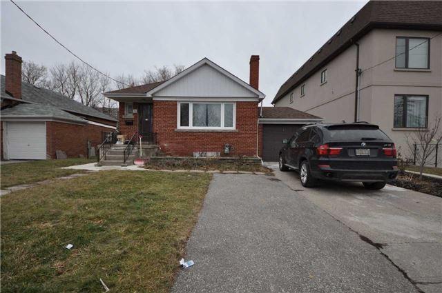 92 Glen Rush Blvd, House detached with 3 bedrooms, 2 bathrooms and 2 parking in Toronto ON | Image 1
