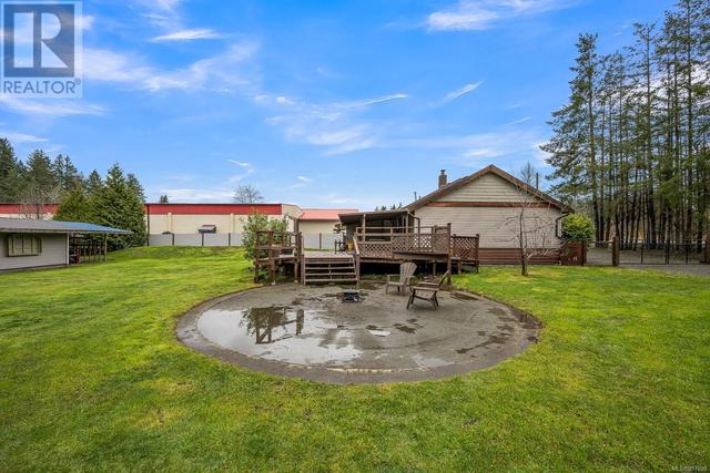 5733 Island Hwy N, House detached with 3 bedrooms, 1 bathrooms and 4 parking in Comox Valley B (Lazo North) BC | Image 16