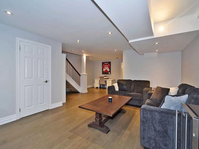 63 Sonoma Blvd, House attached with 2 bedrooms, 3 bathrooms and 2 parking in Vaughan ON | Image 8