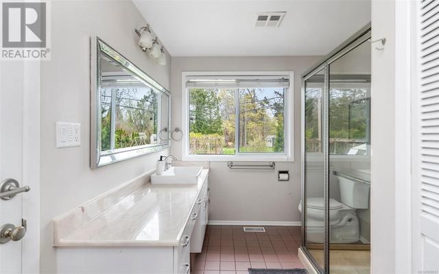 3371 Woodburn Ave, House detached with 5 bedrooms, 3 bathrooms and 4 parking in Oak Bay BC | Image 22
