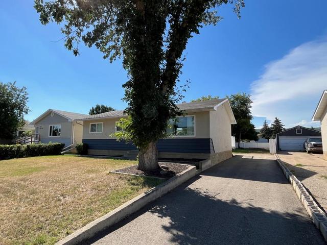 8218 96 Street, House detached with 4 bedrooms, 2 bathrooms and 2 parking in Peace River AB | Image 1