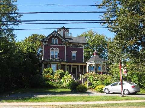 42 Falkland St, House detached with 6 bedrooms, 8 bathrooms and 8 parking in Lunenburg NS | Image 1