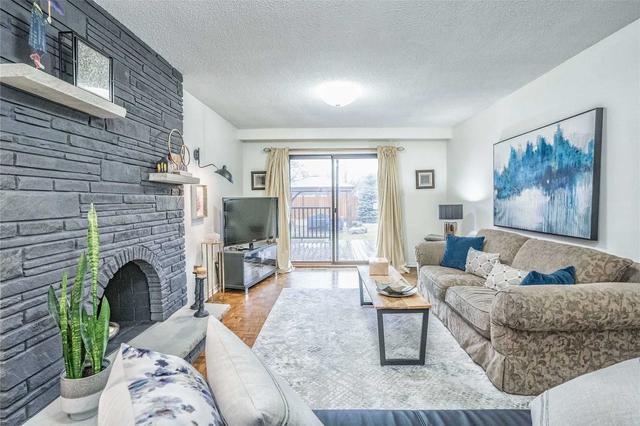 2462 Chilsworthy Ave, House detached with 4 bedrooms, 4 bathrooms and 4 parking in Mississauga ON | Image 3
