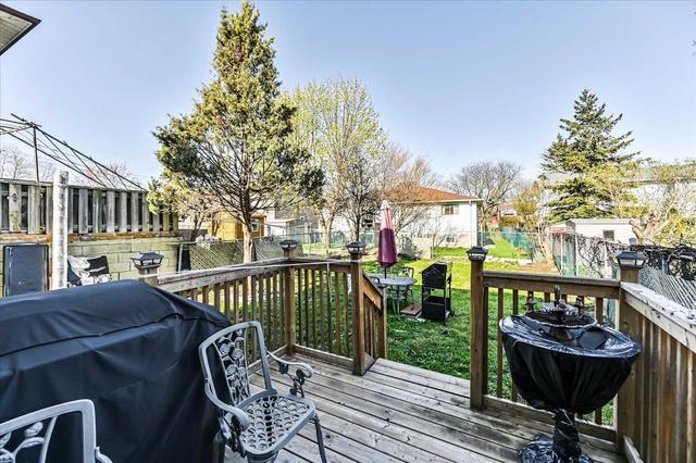 265 Cherokee Blvd, House semidetached with 4 bedrooms, 4 bathrooms and 5 parking in Toronto ON | Image 26