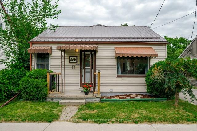 688 Romaine St, House detached with 3 bedrooms, 1 bathrooms and 2 parking in Peterborough ON | Image 12
