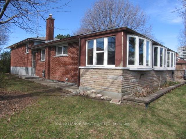 61 Invergordon Ave, House detached with 3 bedrooms, 2 bathrooms and 4 parking in Toronto ON | Image 5