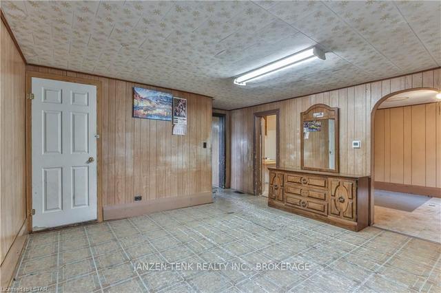 327 2nd Concession Rd Enr, House detached with 3 bedrooms, 1 bathrooms and 6 parking in Norfolk County ON | Image 2