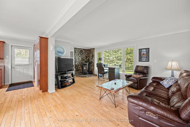 3 Campbell St, House detached with 2 bedrooms, 1 bathrooms and 10 parking in Kawartha Lakes ON | Image 5