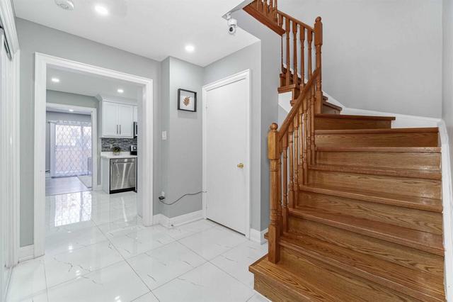 95 Ural Circ, House attached with 3 bedrooms, 3 bathrooms and 3 parking in Brampton ON | Image 6