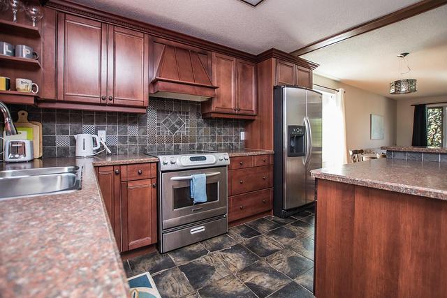 100 Haliburton Crescent, House detached with 4 bedrooms, 3 bathrooms and 2 parking in Red Deer AB | Image 12