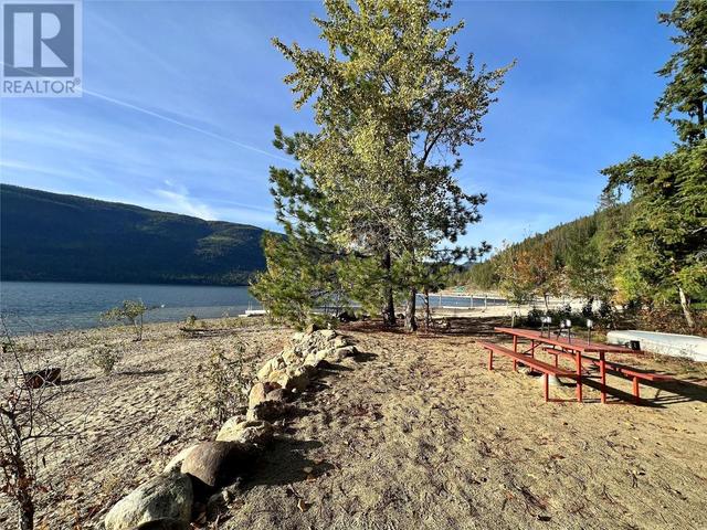 8554 97a Highway, House detached with 2 bedrooms, 1 bathrooms and null parking in North Okanagan F BC | Image 2