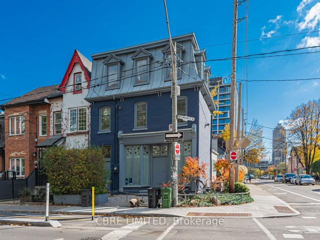 623 Wellington St W, House detached with 3 bedrooms, 2 bathrooms and 3 parking in Toronto ON | Image 1