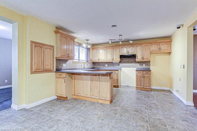 70 Brant Road, House detached with 2 bedrooms, 1 bathrooms and 8 parking in Brant ON | Image 10