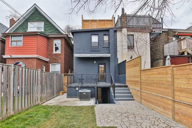 236 Grace St, House semidetached with 6 bedrooms, 5 bathrooms and 2 parking in Toronto ON | Image 17