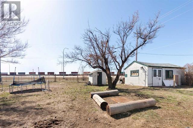 206 1 Street, House detached with 2 bedrooms, 1 bathrooms and 2 parking in Cypress County AB | Image 23
