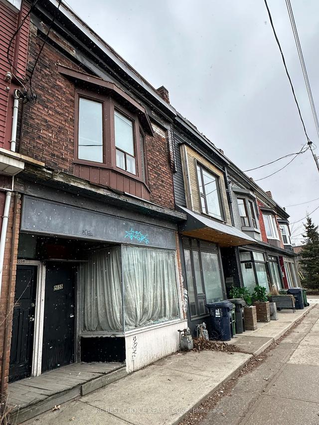 2555 Dundas St W, House detached with 1 bedrooms, 2 bathrooms and 2 parking in Toronto ON | Image 2