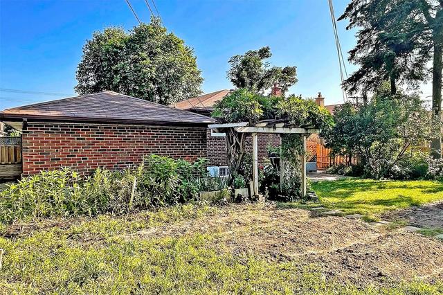 32 Brimorton Dr, House detached with 2 bedrooms, 3 bathrooms and 5 parking in Toronto ON | Image 19