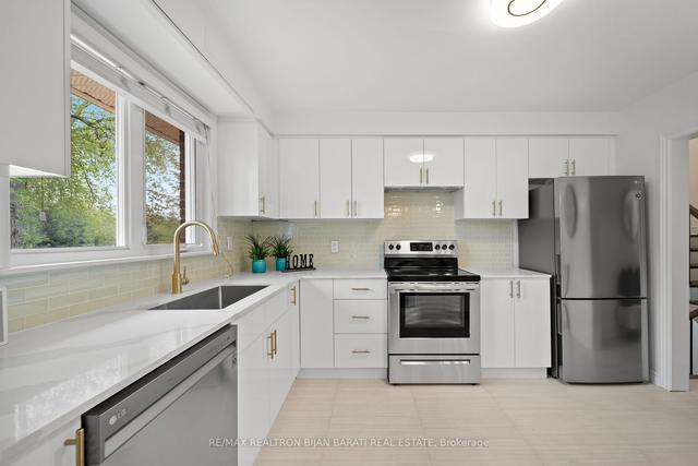 104 Olive Ave, House detached with 3 bedrooms, 3 bathrooms and 7 parking in Toronto ON | Image 10