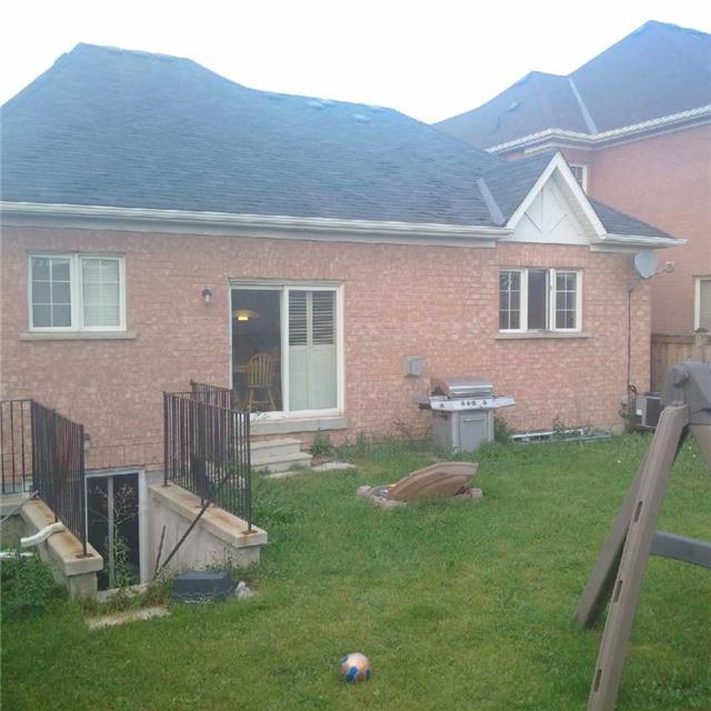 79 Donwoods Crt, House detached with 2 bedrooms, 2 bathrooms and 3 parking in Brampton ON | Image 5