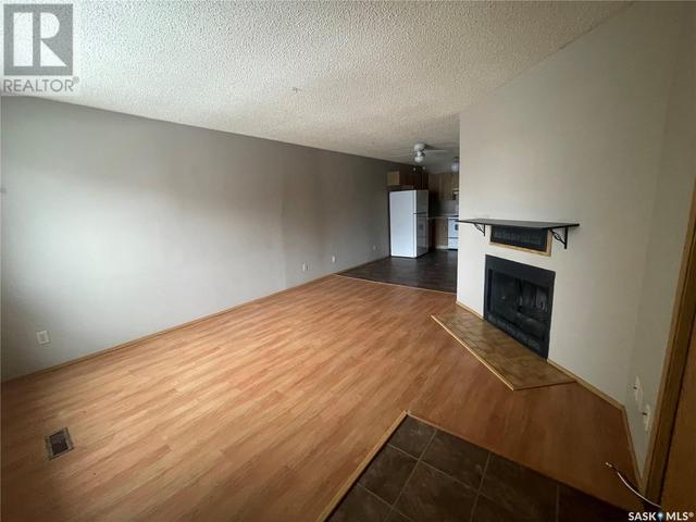 404 Cedar Meadow Drive, House attached with 2 bedrooms, 1 bathrooms and null parking in Regina SK | Image 2