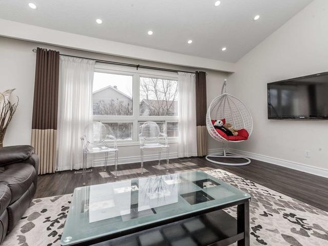35 Camberley Cres, House semidetached with 3 bedrooms, 2 bathrooms and 4 parking in Brampton ON | Image 13