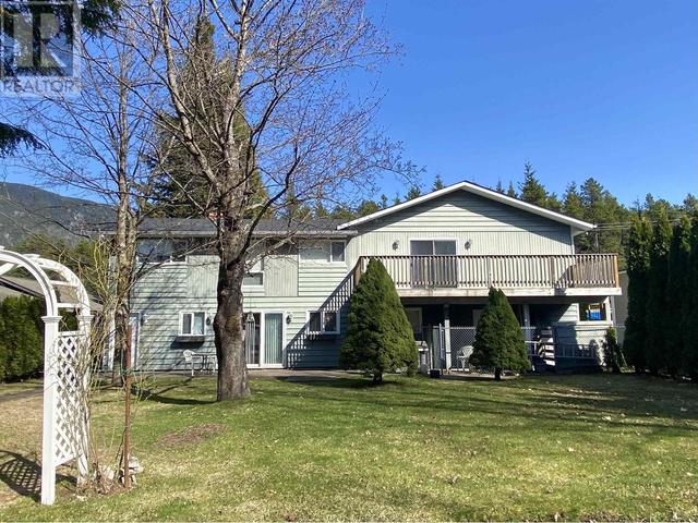 2061 Hemlock Street, House detached with 4 bedrooms, 3 bathrooms and null parking in Kitimat Stikine E BC | Image 31