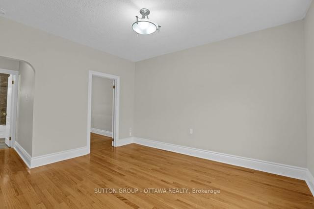 218 Main St, House detached with 2 bedrooms, 1 bathrooms and 2 parking in Ottawa ON | Image 20