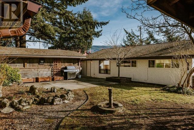 5609 Trail Avenue, House detached with 3 bedrooms, 1 bathrooms and 2 parking in Sechelt BC | Image 24