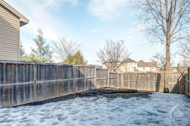 286 Tandalee Crescent, Townhouse with 2 bedrooms, 3 bathrooms and 3 parking in Ottawa ON | Image 30
