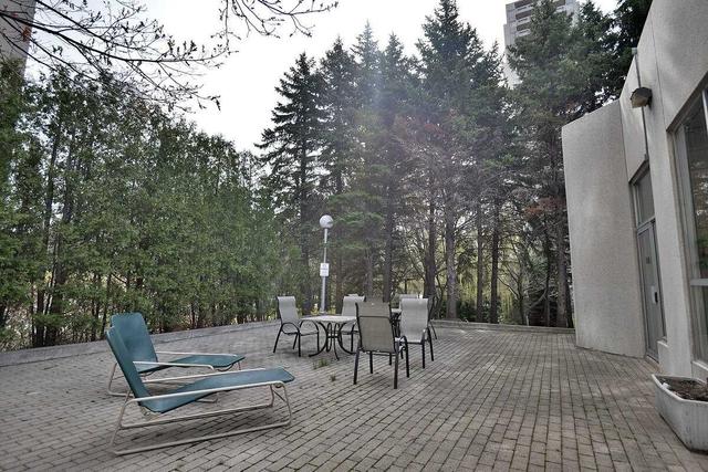 1703 - 3650 Kaneff Cres, Condo with 2 bedrooms, 2 bathrooms and 2 parking in Mississauga ON | Image 11