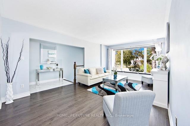 15 Dunsdale Sq, House detached with 4 bedrooms, 3 bathrooms and 7 parking in Toronto ON | Image 26