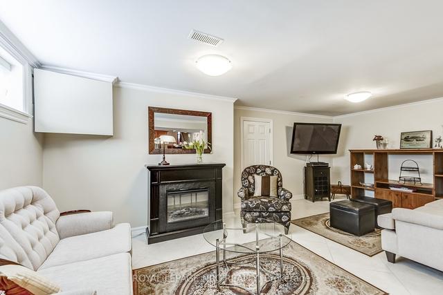49 Graystone Gdns, House semidetached with 4 bedrooms, 3 bathrooms and 4 parking in Toronto ON | Image 26