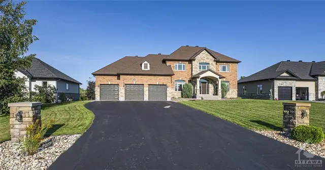 7348 Blue Water Crescent, House detached with 5 bedrooms, 4 bathrooms and 11 parking in Ottawa ON | Card Image