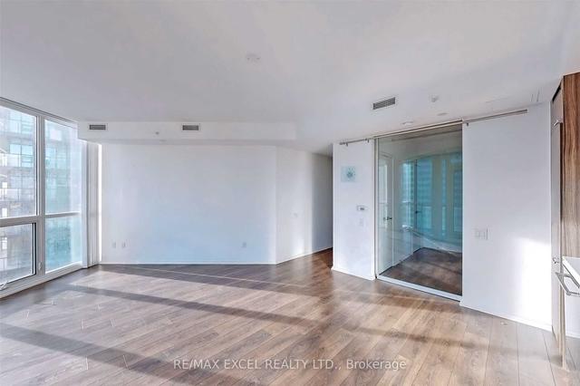 1001 - 45 Charles St E, Condo with 2 bedrooms, 1 bathrooms and 1 parking in Toronto ON | Image 10