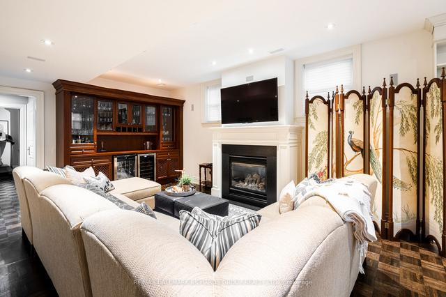 275 Glen Manor Dr E, House detached with 4 bedrooms, 5 bathrooms and 3 parking in Toronto ON | Image 22