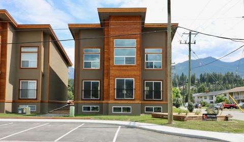 9 - 1110 11th Avenue, House attached with 2 bedrooms, 2 bathrooms and 1 parking in Golden BC | Card Image
