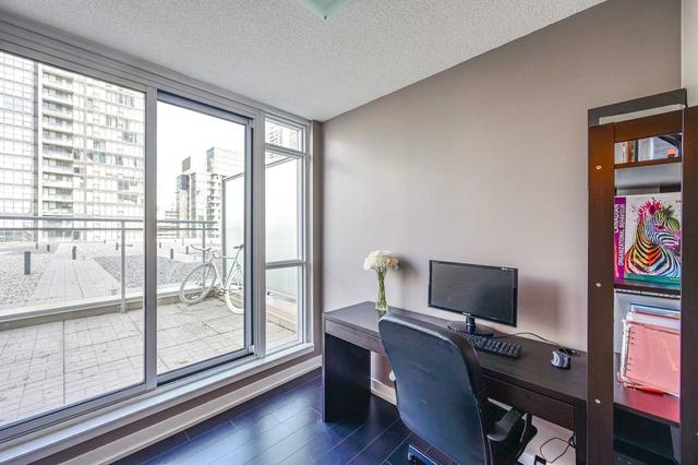 1102 - 15 Iceboat Terr, Condo with 1 bedrooms, 1 bathrooms and 1 parking in Toronto ON | Image 5
