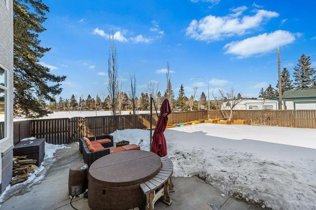 8936 33 Avenue Nw, House detached with 5 bedrooms, 3 bathrooms and 2 parking in Calgary AB | Image 42