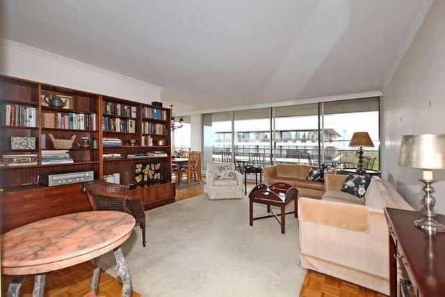 2001 - 10 Avoca Ave, Condo with 2 bedrooms, 2 bathrooms and 1 parking in Toronto ON | Image 5