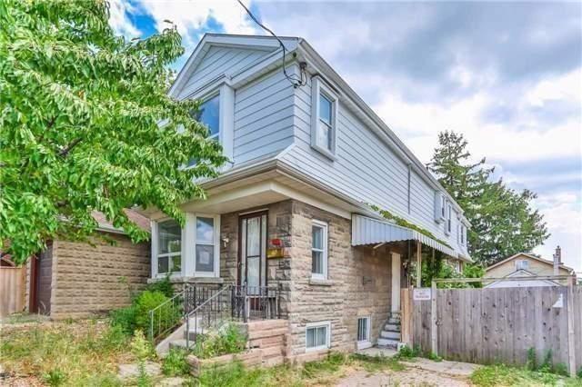 27 Lanark Ave, House detached with 3 bedrooms, 2 bathrooms and 3 parking in Toronto ON | Image 1