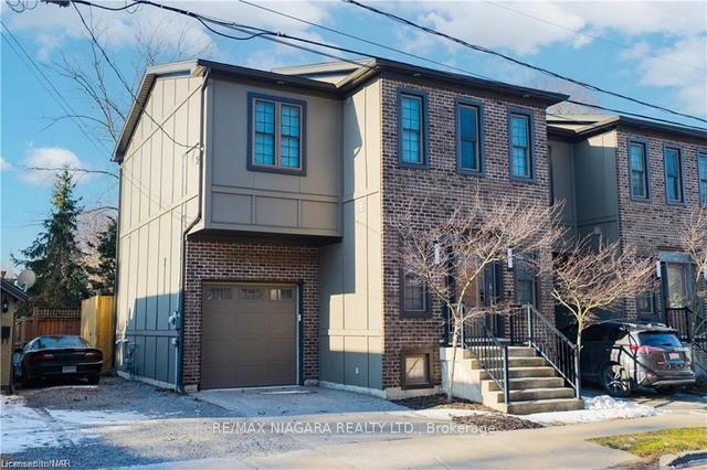 19 Cherry St, House semidetached with 3 bedrooms, 4 bathrooms and 2 parking in St. Catharines ON | Image 1