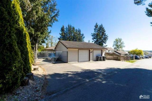 7877 168 Street, House detached with 3 bedrooms, 2 bathrooms and 4 parking in Surrey BC | Image 3